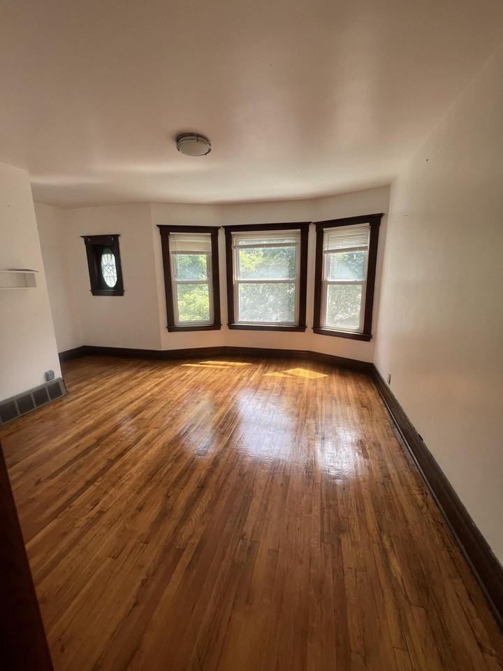 2921 Helen St - Photo 2 of 18