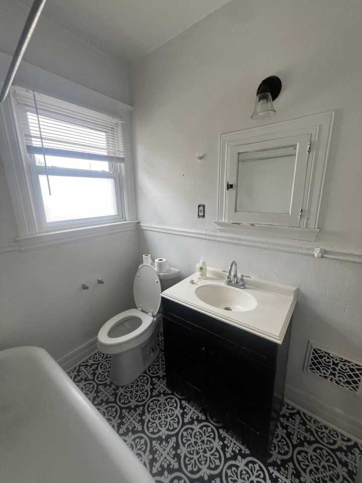 2921 Helen St - Photo 3 of 18
