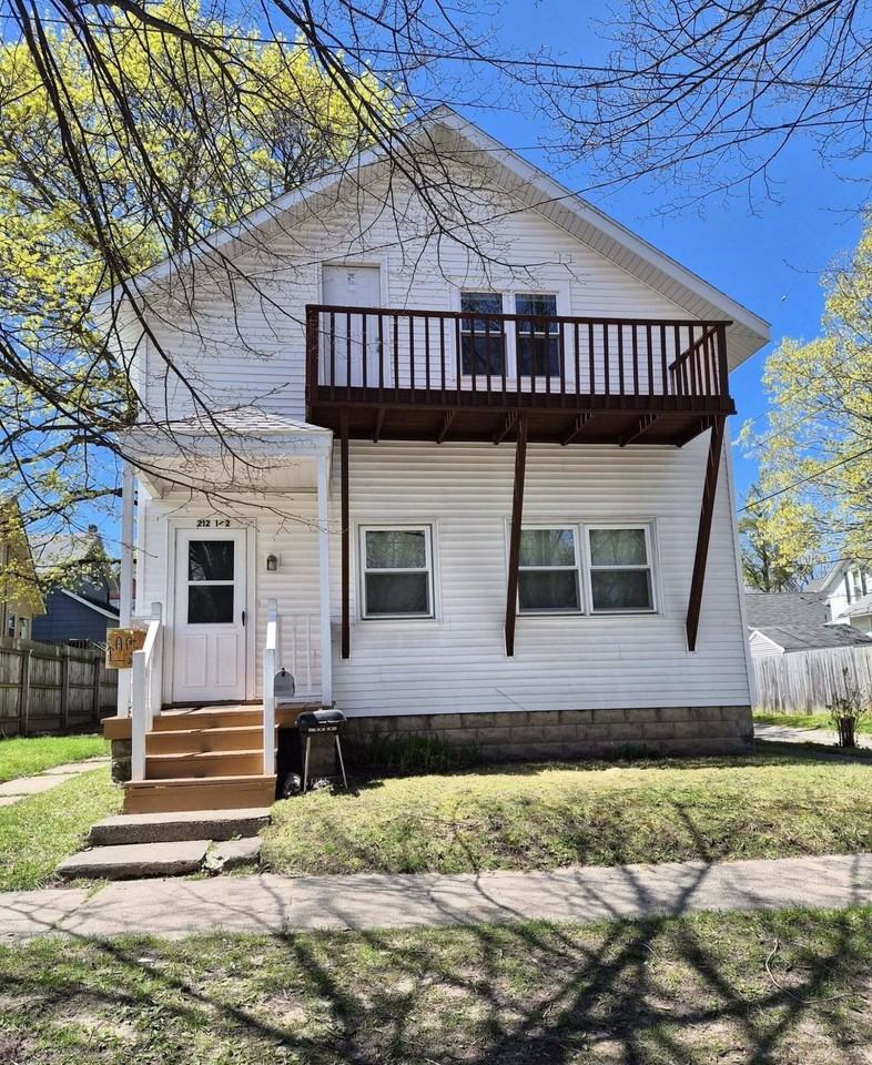 212 Sycamore St #B - Photo 2 of 19