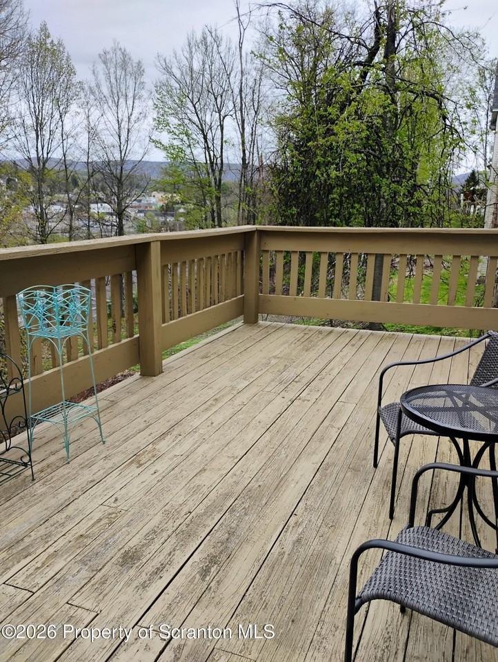 312 Nichols St - Photo 2 of 9