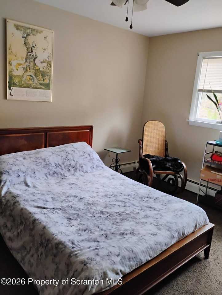 312 Nichols St - Photo 6 of 9