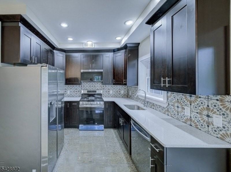 8 Travers Ave - Photo 5 of 18