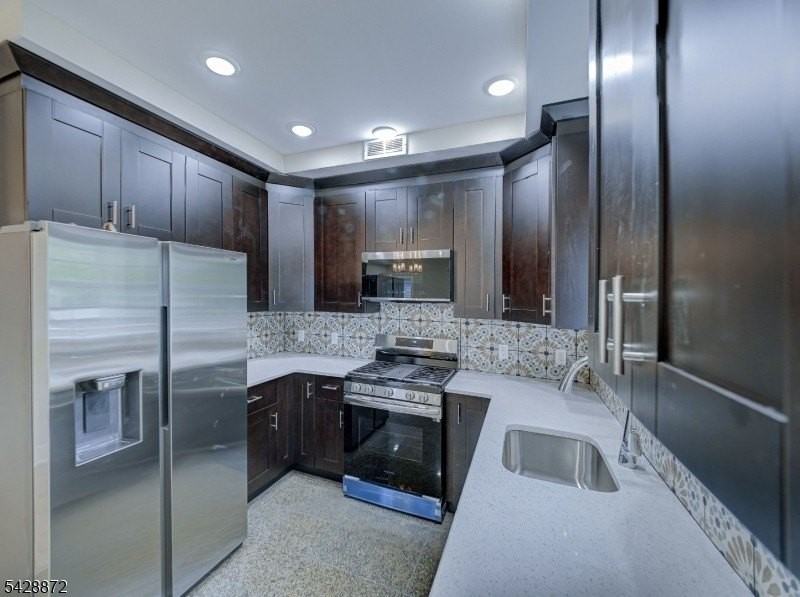 8 Travers Ave - Photo 6 of 18