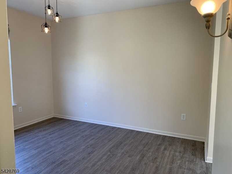 60 Brock Ln - Photo 4 of 8