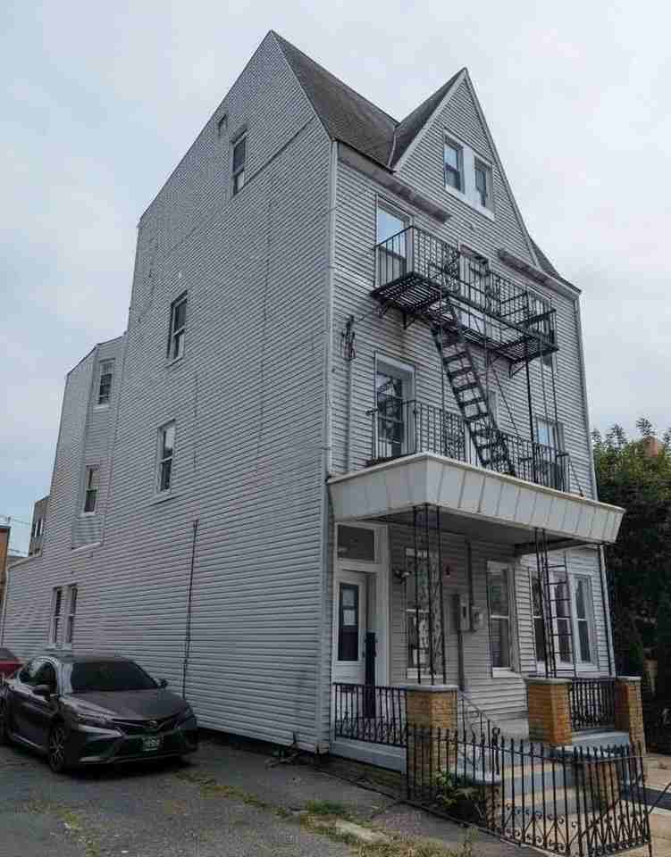 10 Sherman Pl #7 - Photo 2 of 15