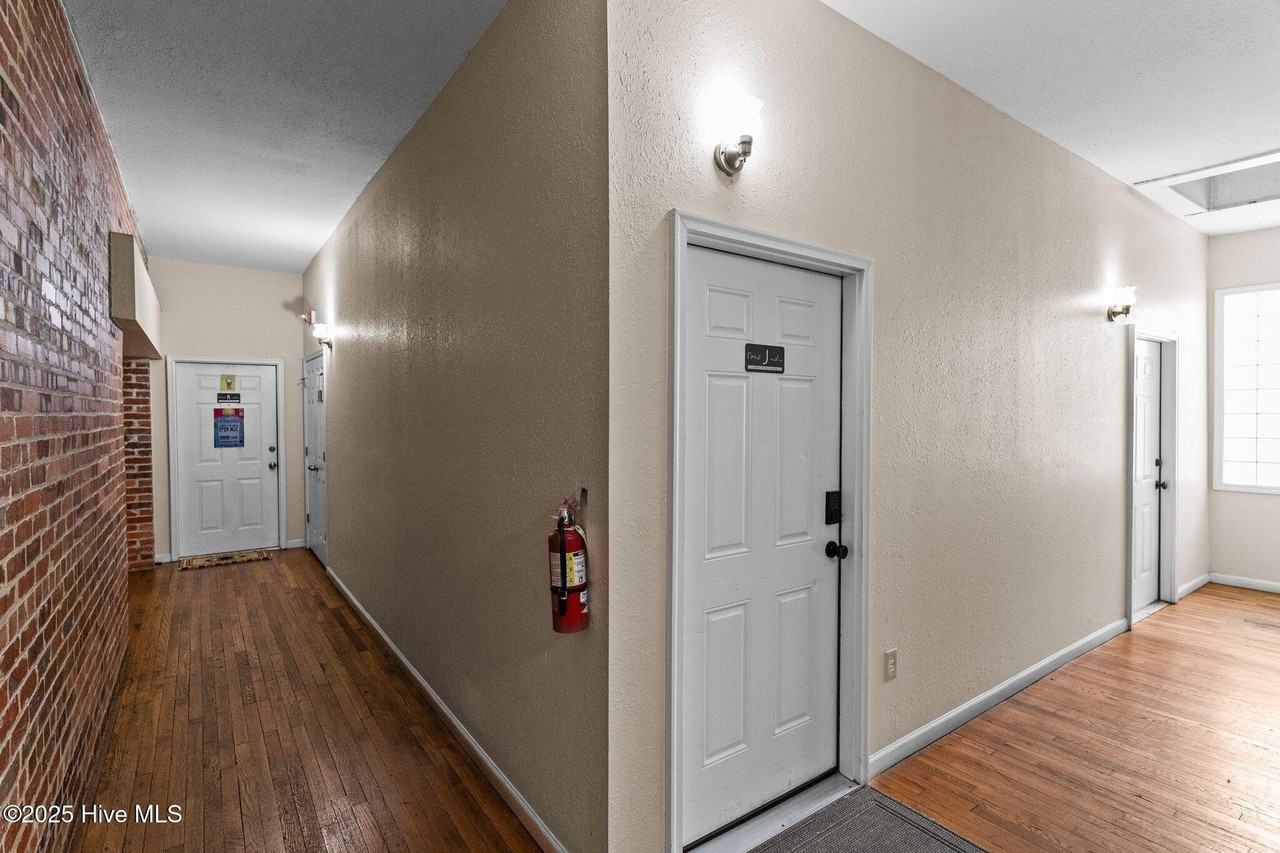 304 N Front St #J - Photo 4 of 50