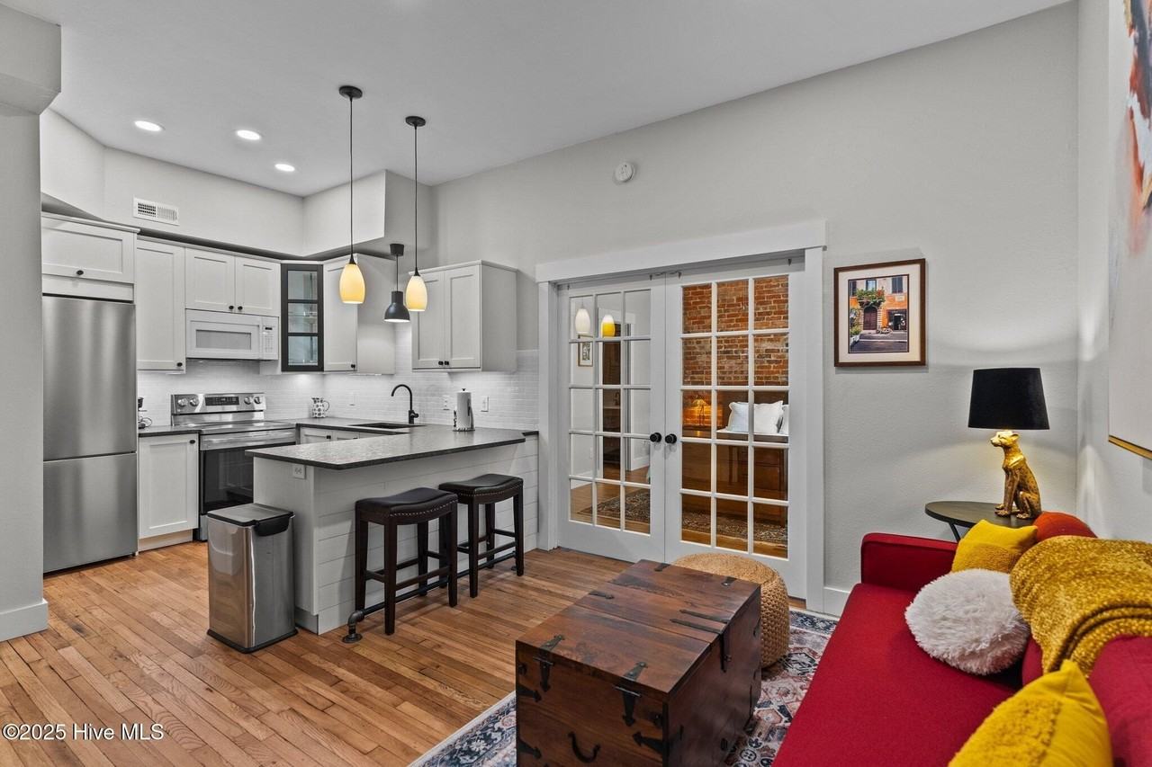 304 N Front St #J - Photo 5 of 50