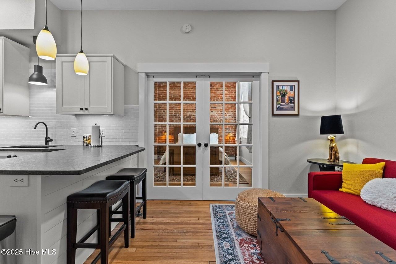 304 N Front St #J - Photo 6 of 50