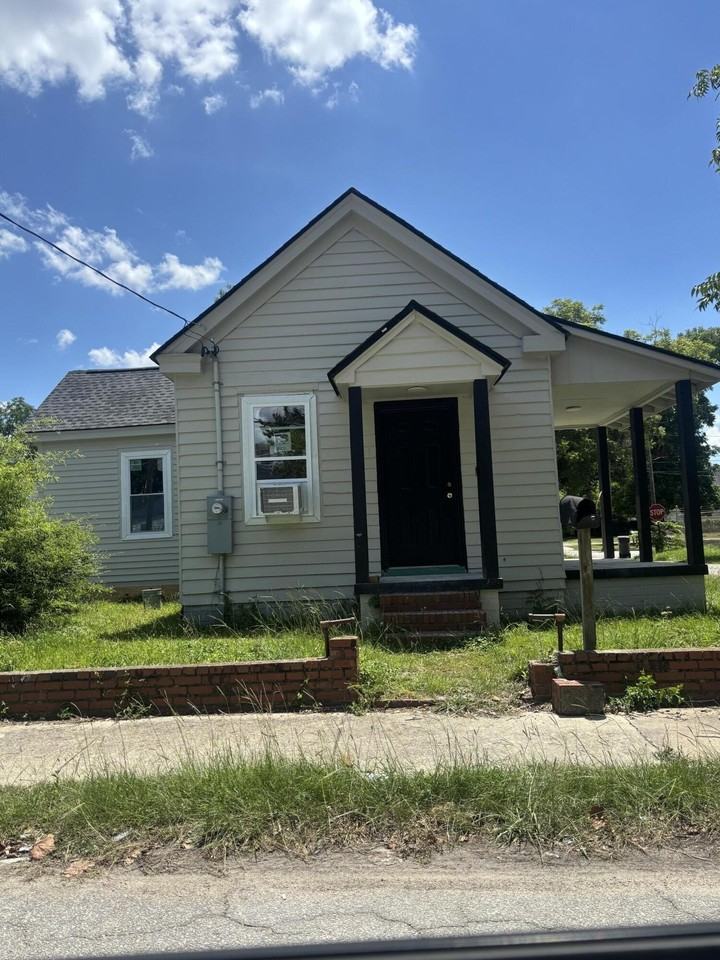 1744 Hicks St - Photo 2 of 18