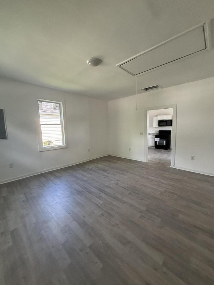 1744 Hicks St - Photo 6 of 18