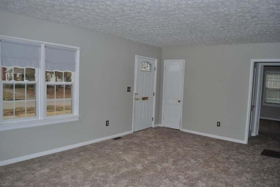 590 Longview Dr - Photo 6 of 22
