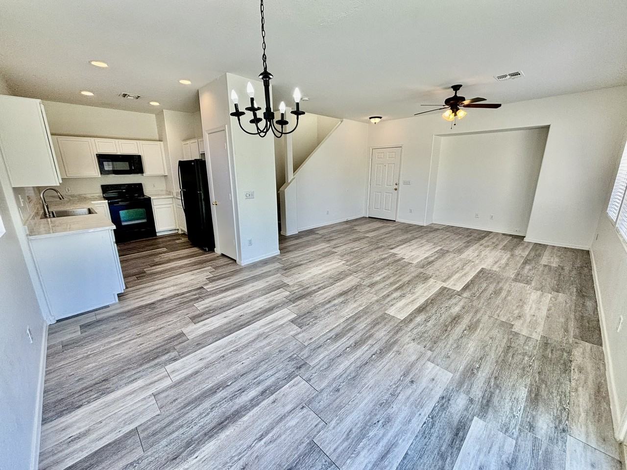 3018 W Sands Dr #1 - Photo 4 of 34