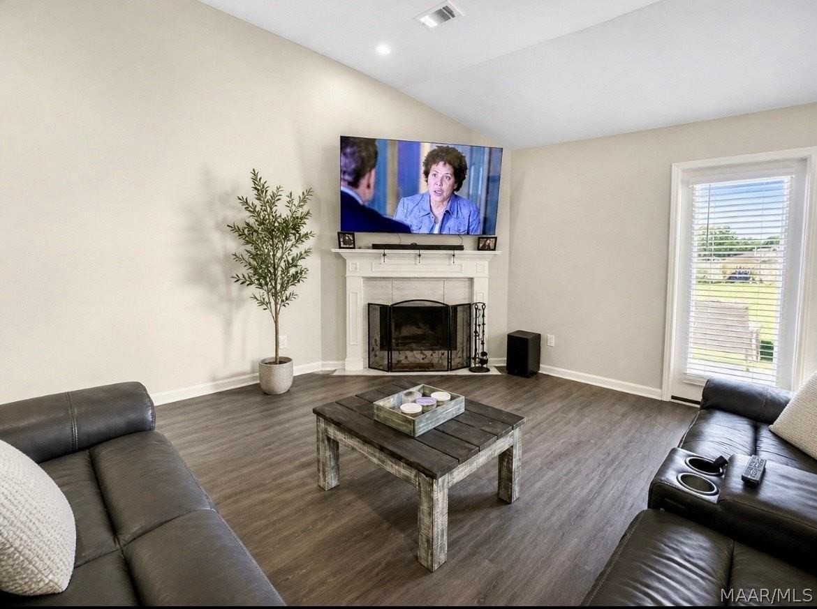 1848 Landing Pl - Photo 2 of 20