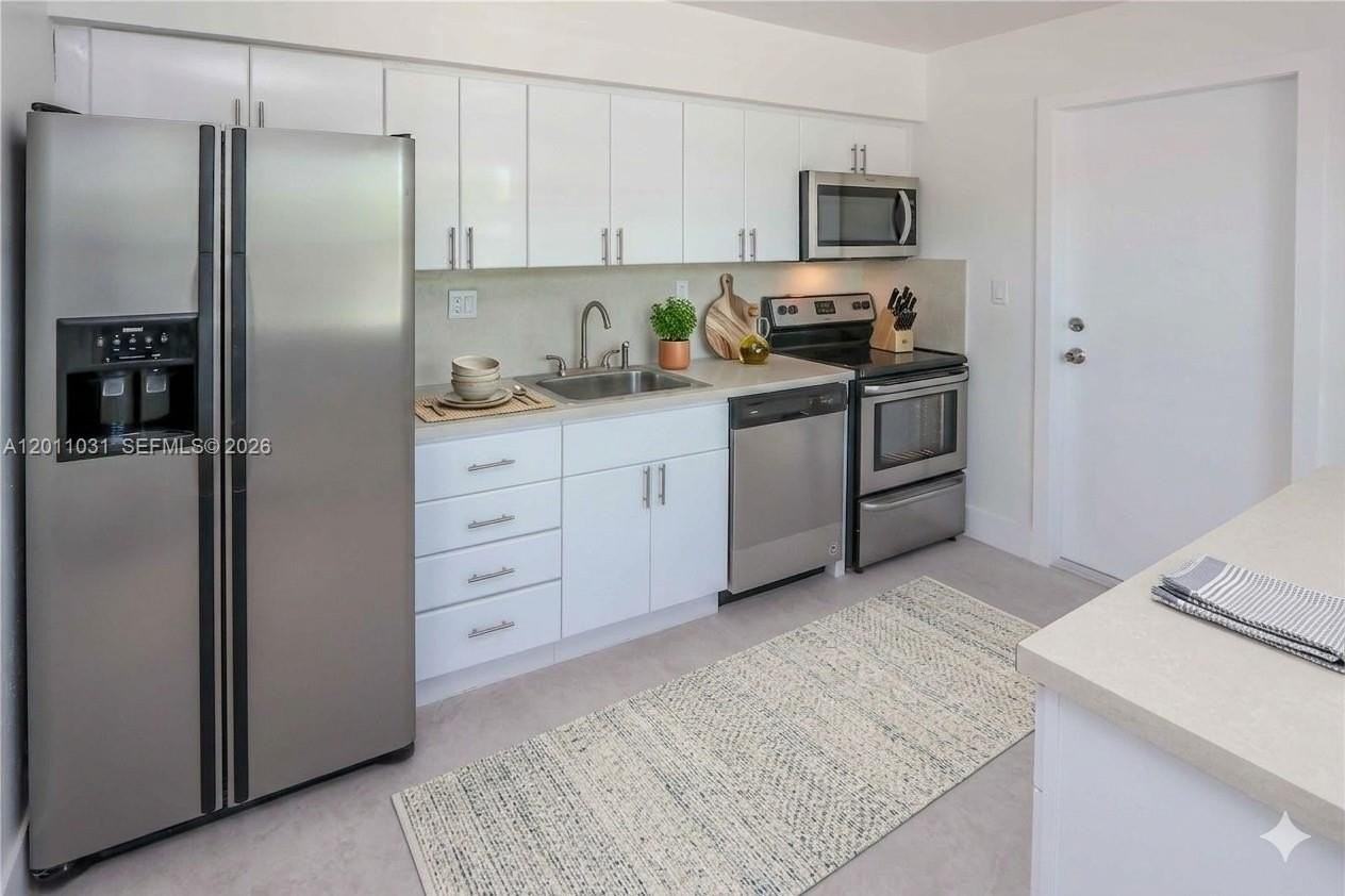 2943 Sw 36th Ave #A - Photo 3 of 13