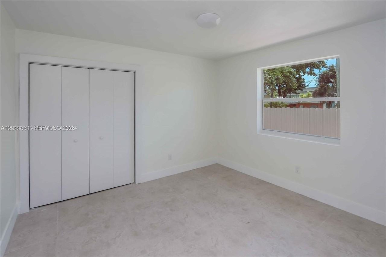 2943 Sw 36th Ave #A - Photo 6 of 13