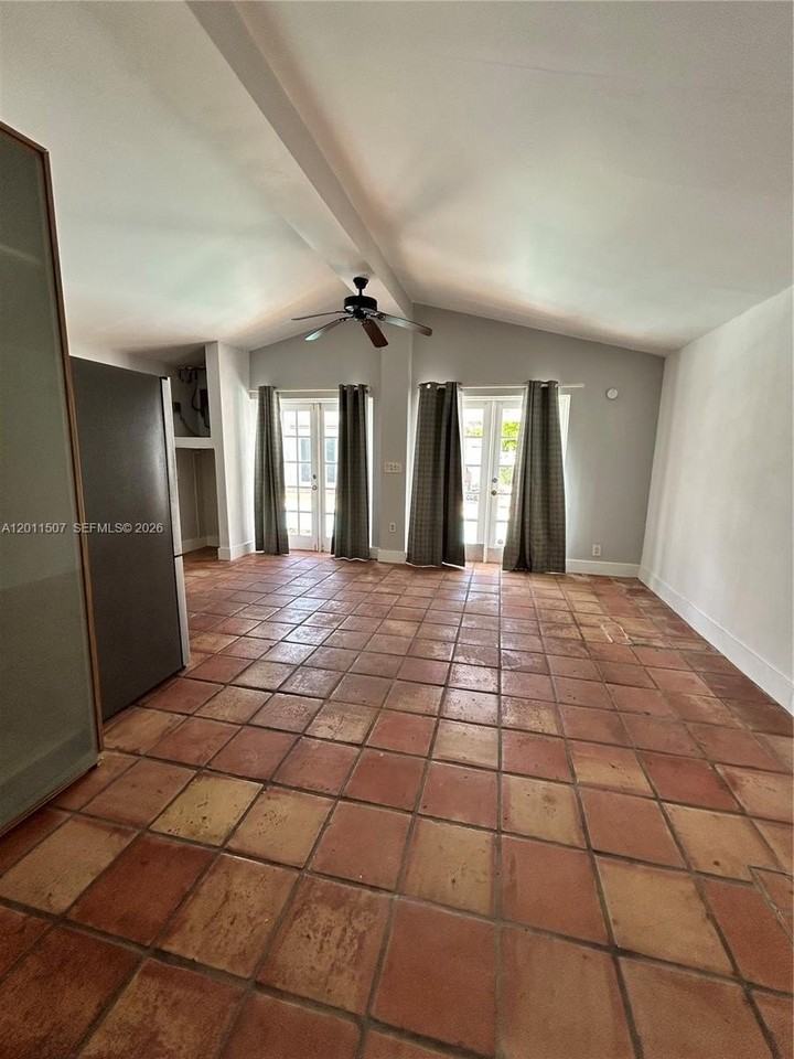 1630 Ne 4th Pl #A3 - Photo 7 of 11