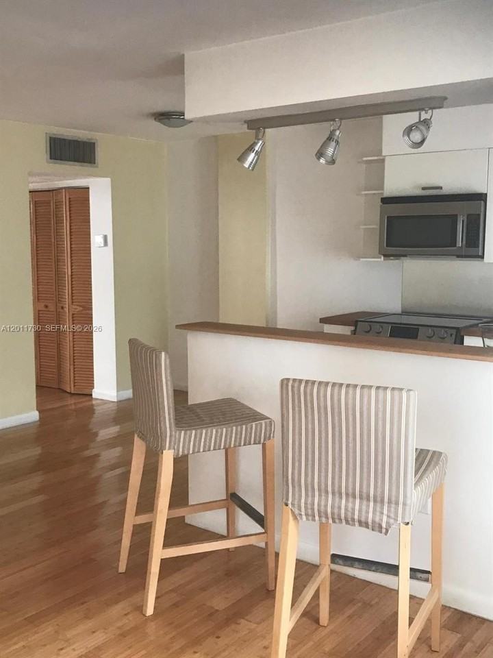 949 Pennsylvania Ave #309 - Photo 3 of 8