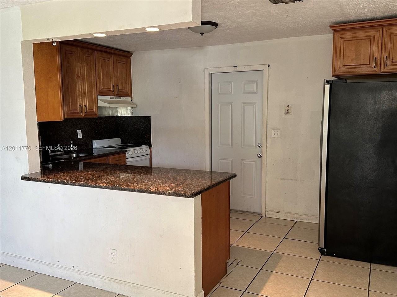 5720 Sw 36th Ct - Photo 2 of 11