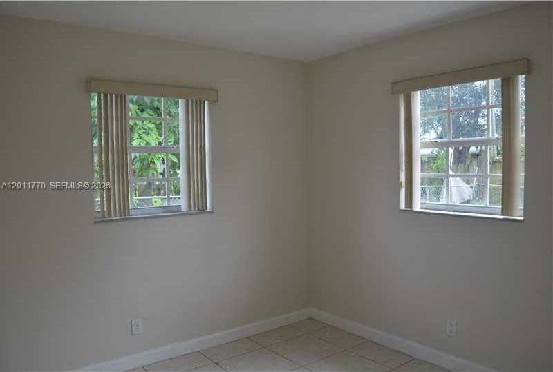 5720 Sw 36th Ct - Photo 5 of 11
