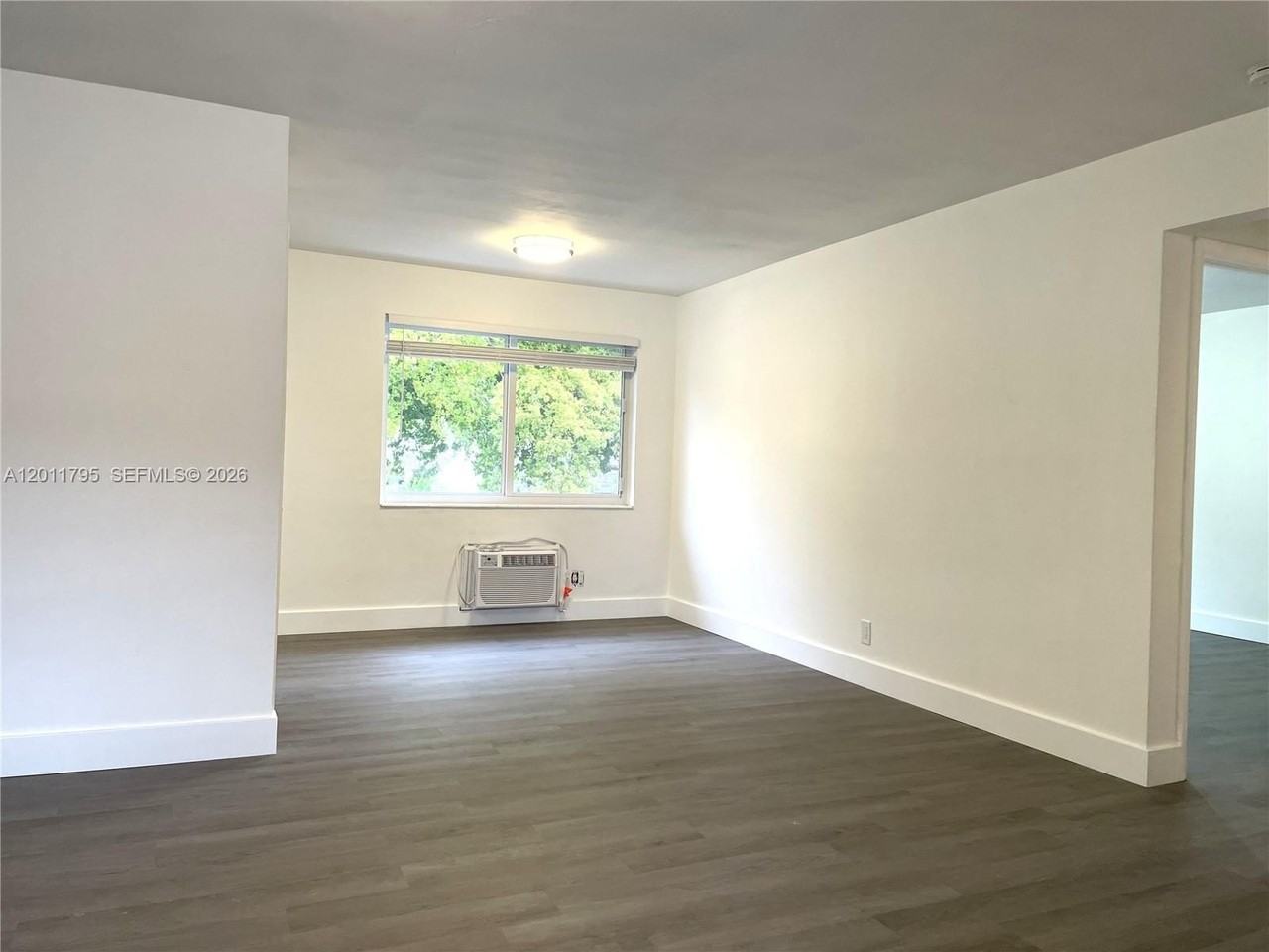 601 S 19th Ave #7 - Photo 4 of 14