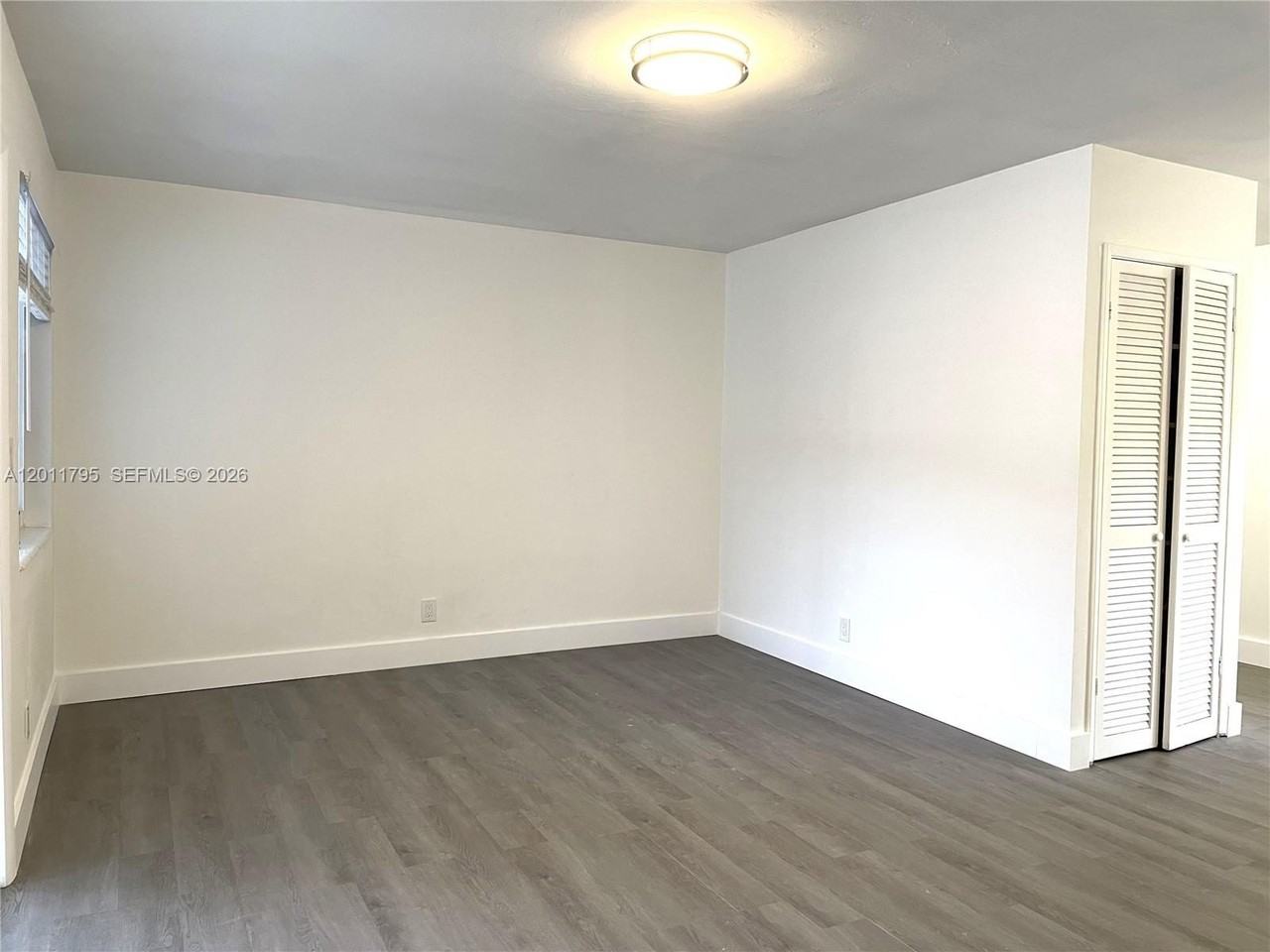 601 S 19th Ave #7 - Photo 5 of 14