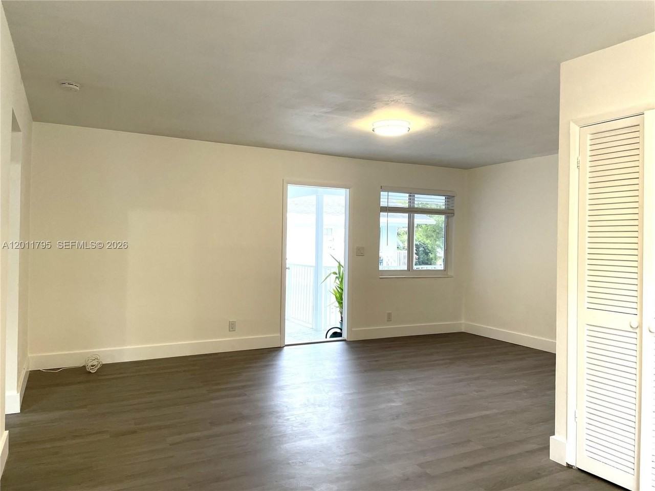 601 S 19th Ave #7 - Photo 6 of 14