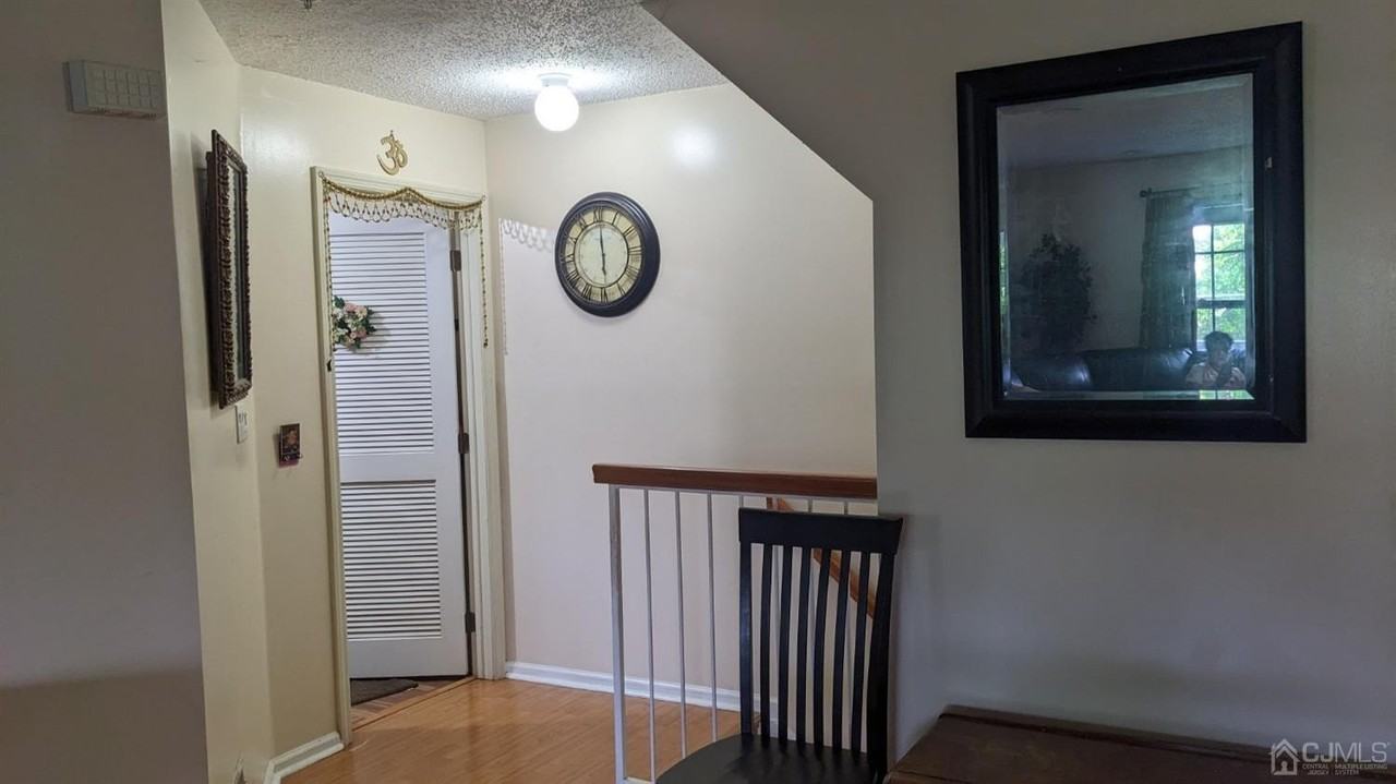 7 Newburgh Dr - Photo 5 of 20