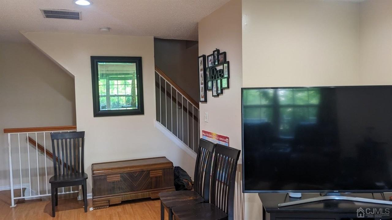 7 Newburgh Dr - Photo 6 of 20
