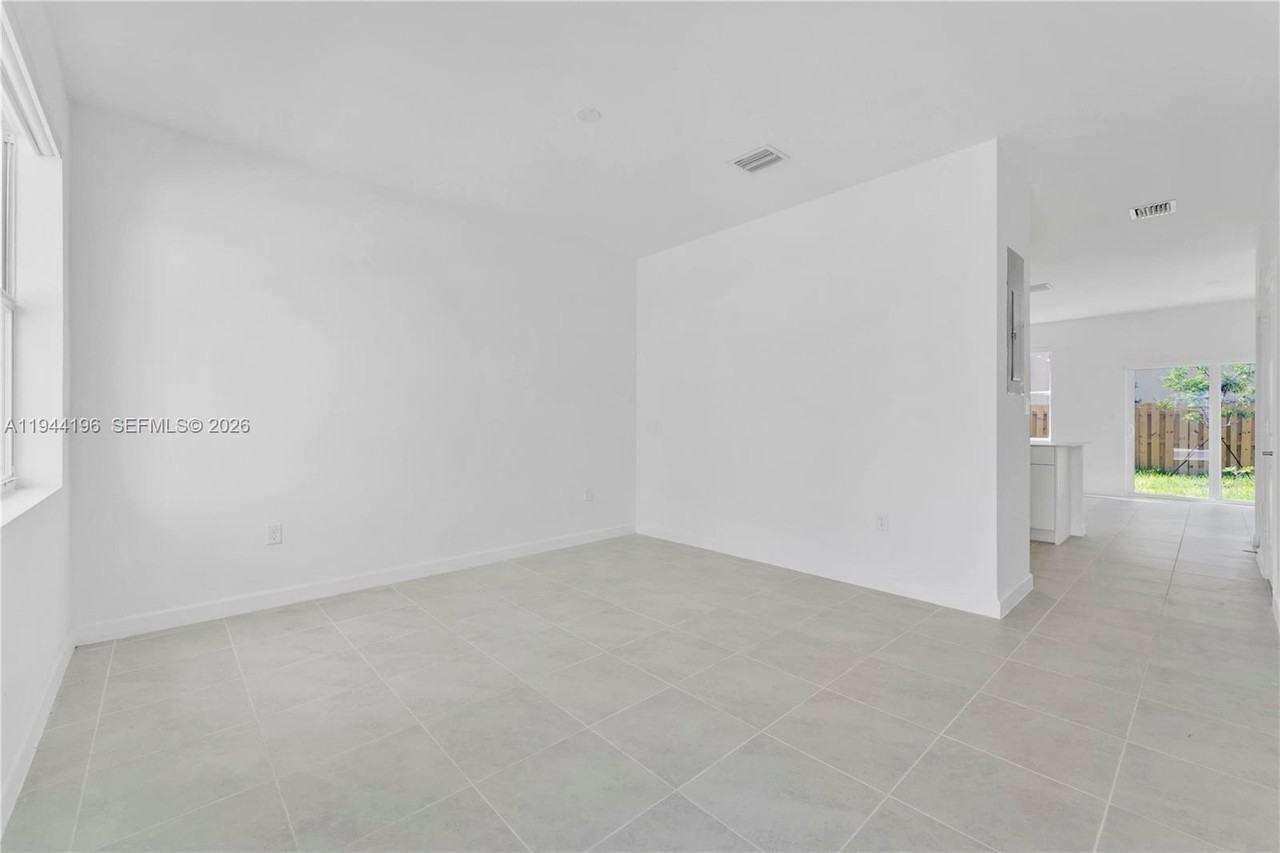 12168 Sw 268th St - Photo 7 of 8