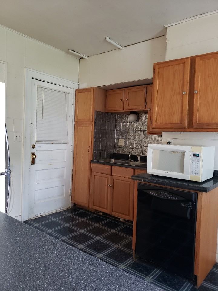 402 Denver St - Photo 3 of 16