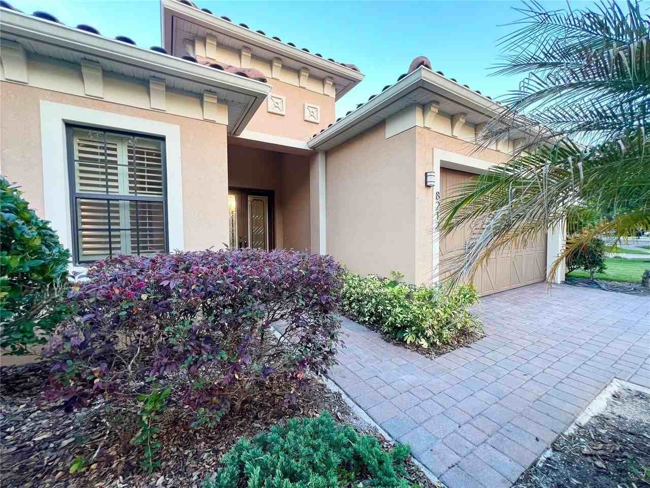 8213 Prestbury Dr - Photo 3 of 50