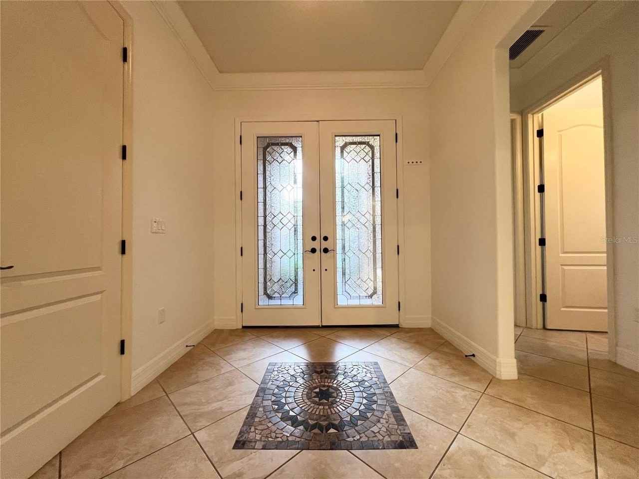 8213 Prestbury Dr - Photo 6 of 50