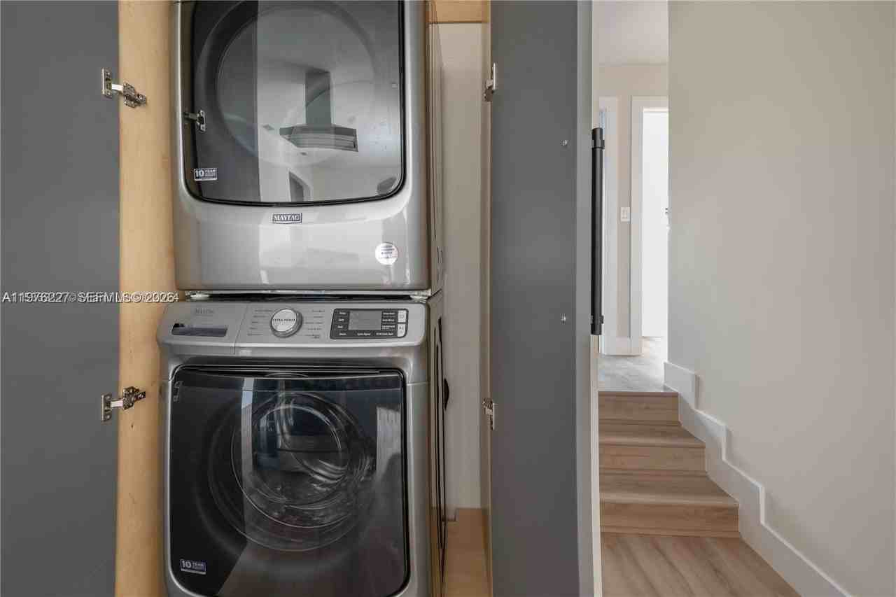 8421 Sw 27th Ter - Photo 6 of 8