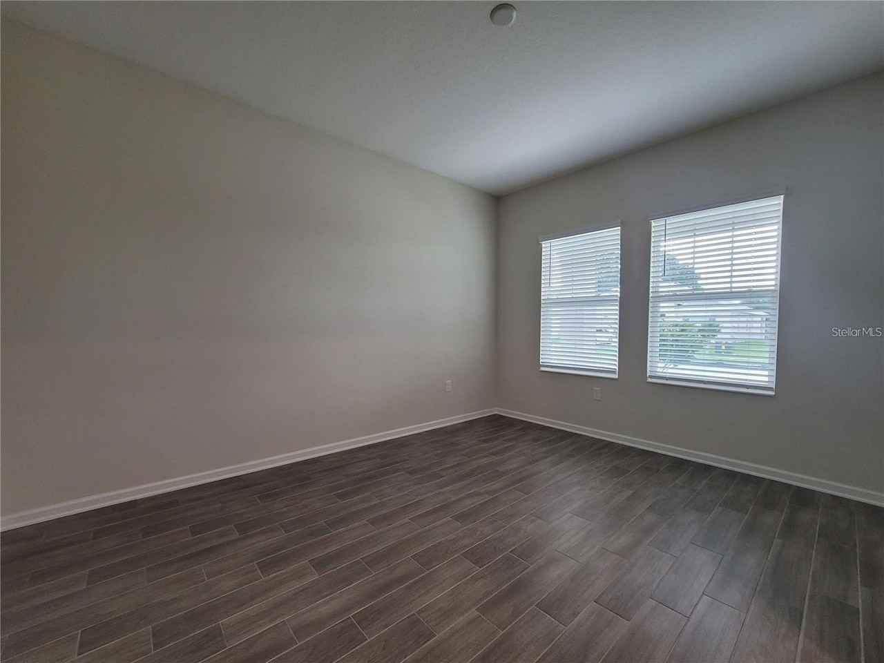 5579 Bakewell Pl - Photo 2 of 31