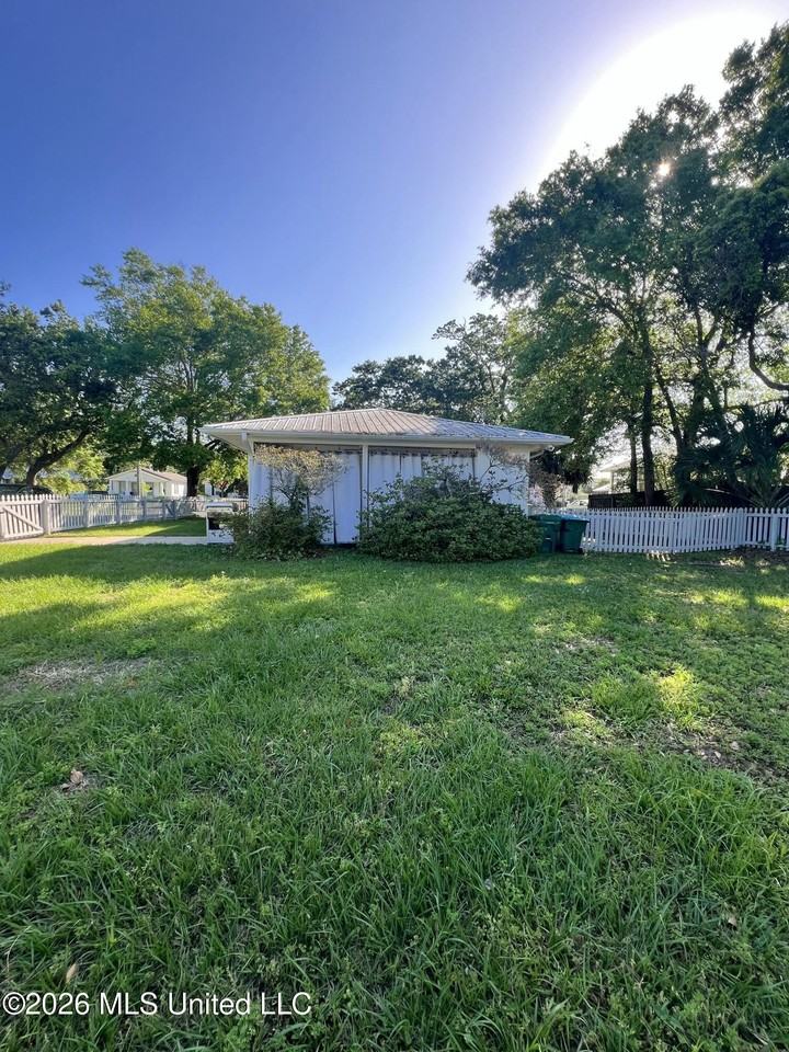 4409 Ford St - Photo 4 of 19