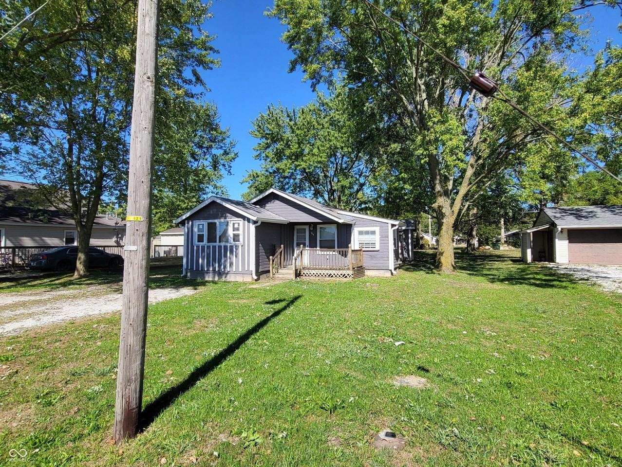 1014 E Seventh St - Photo 2 of 16