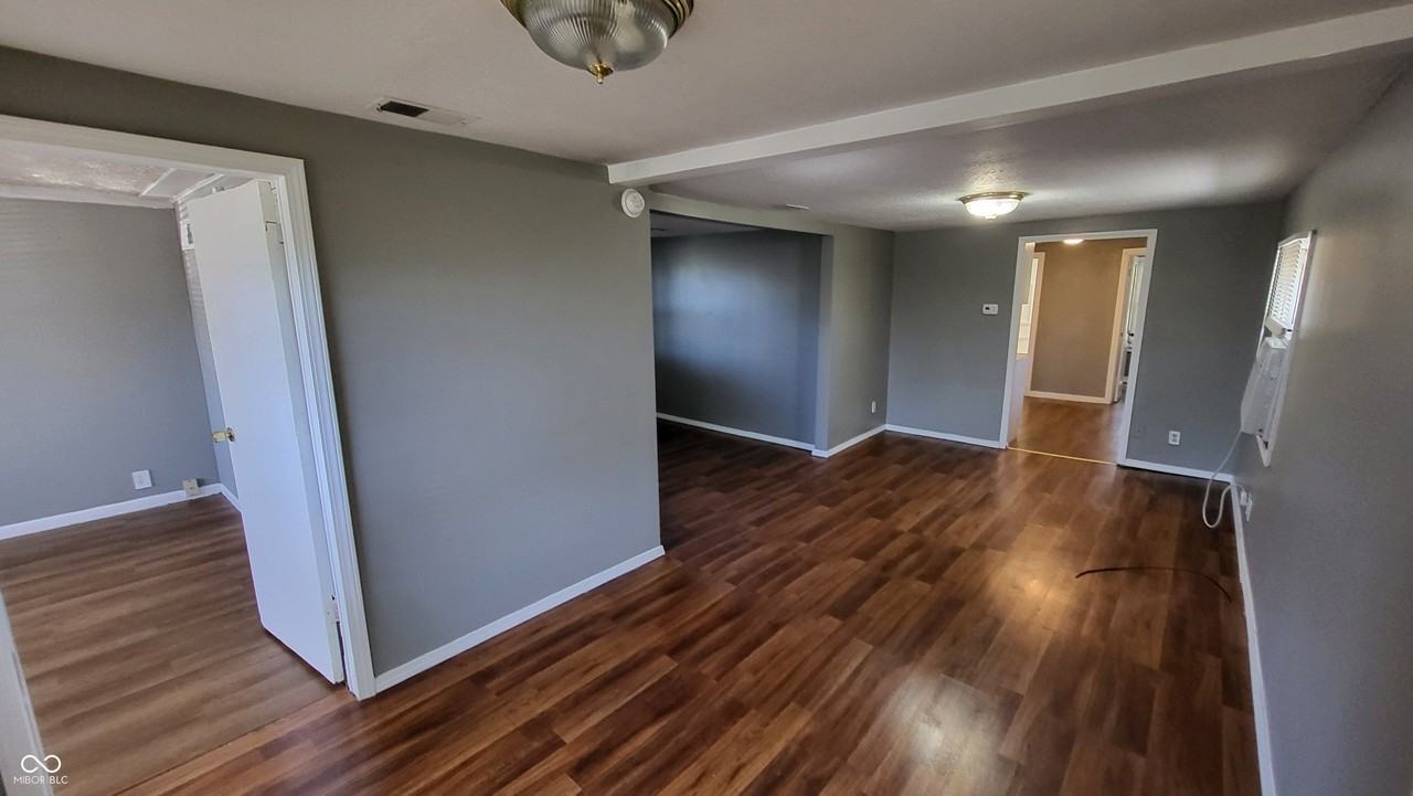 1014 E Seventh St - Photo 3 of 16
