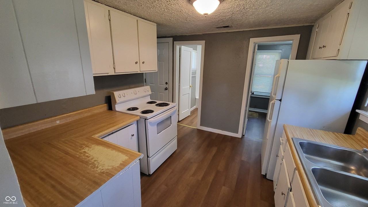 1014 E Seventh St - Photo 5 of 16