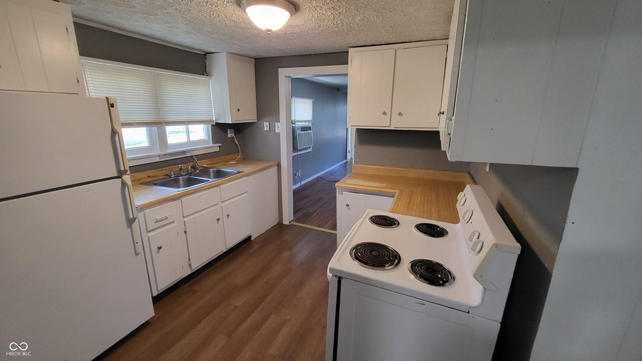1014 E Seventh St - Photo 7 of 16