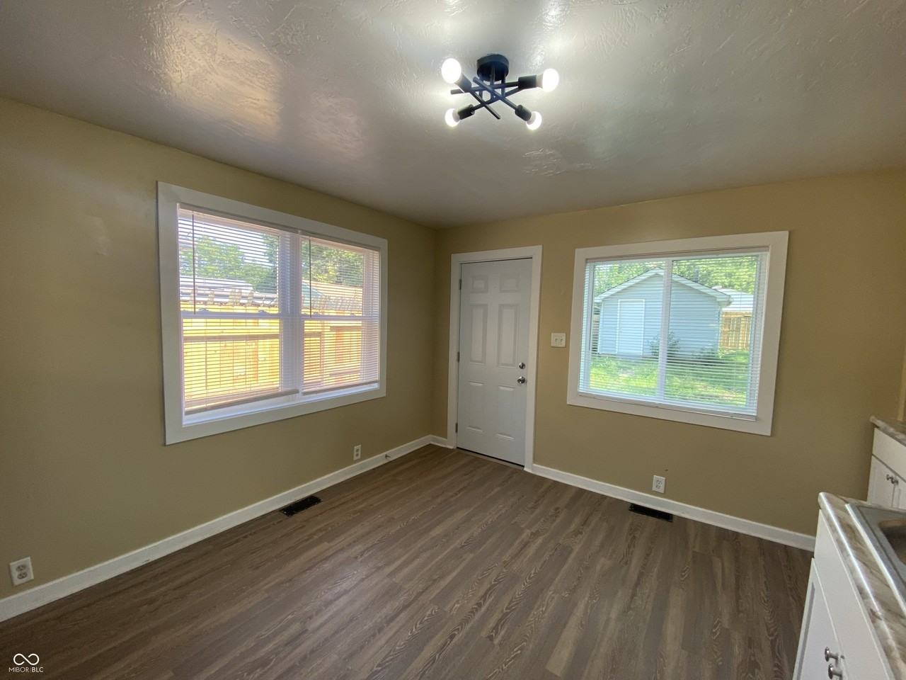 331 S Oxford St - Photo 5 of 20