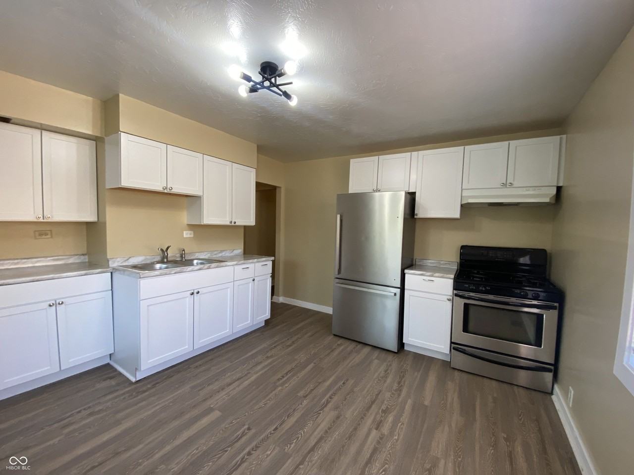 331 S Oxford St - Photo 6 of 20