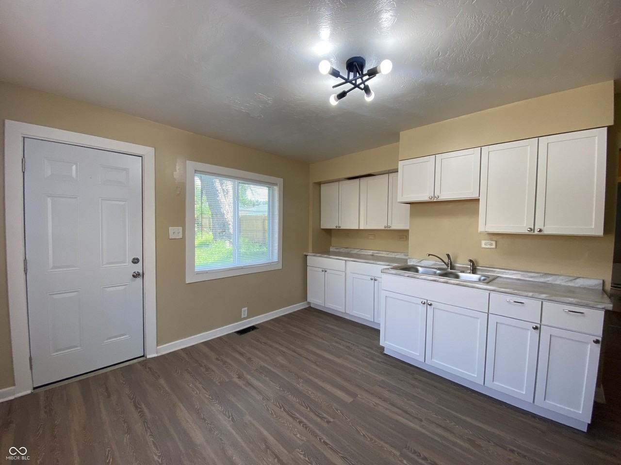 331 S Oxford St - Photo 7 of 20