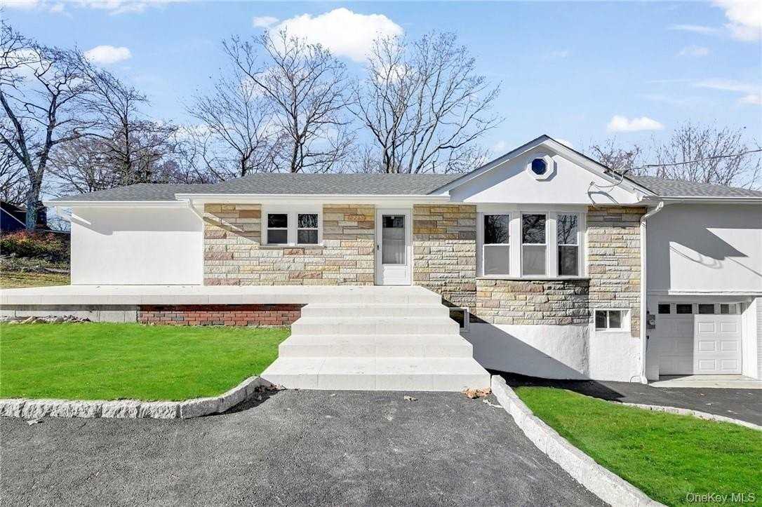 225 Hilltop St - Photo 4 of 32