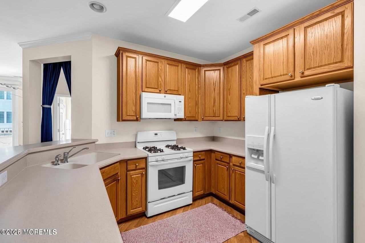 33 Cooper Ave #210 - Photo 3 of 8