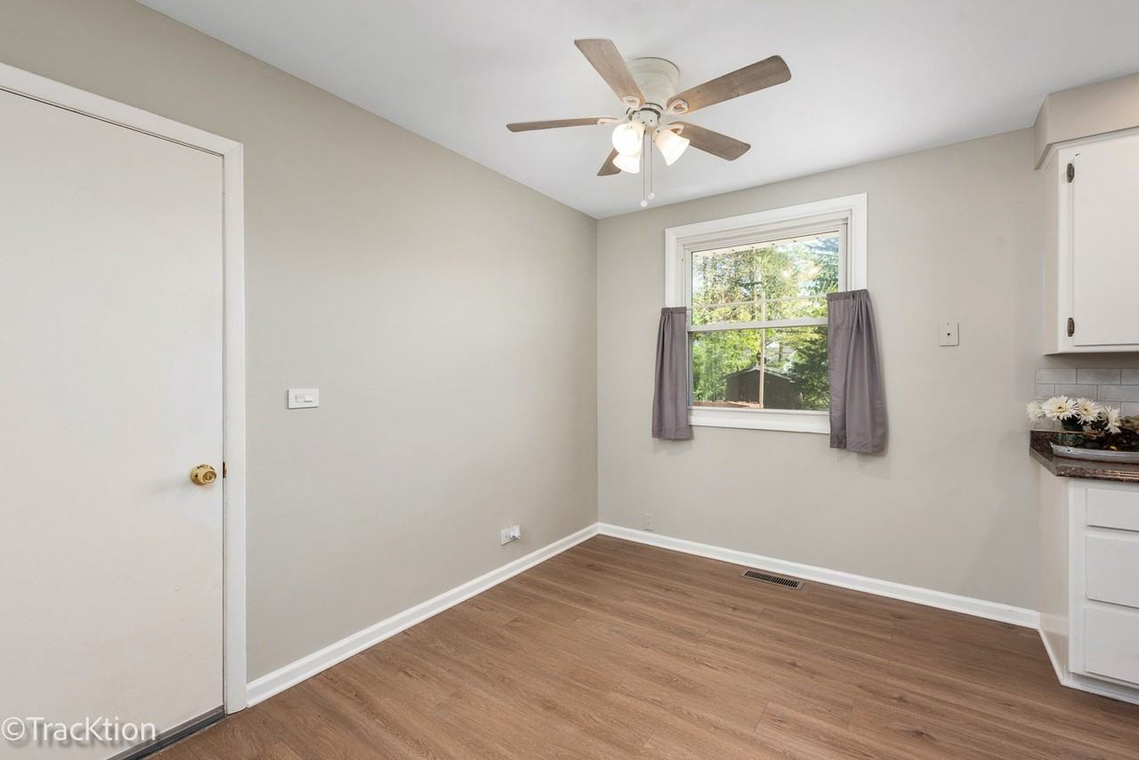 146 Mohawk Dr - Photo 4 of 16