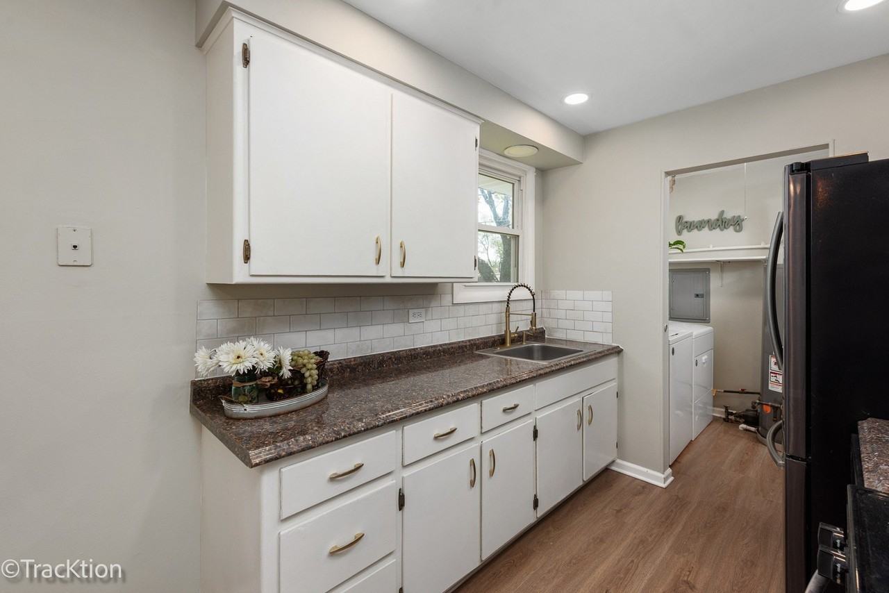 146 Mohawk Dr - Photo 5 of 16