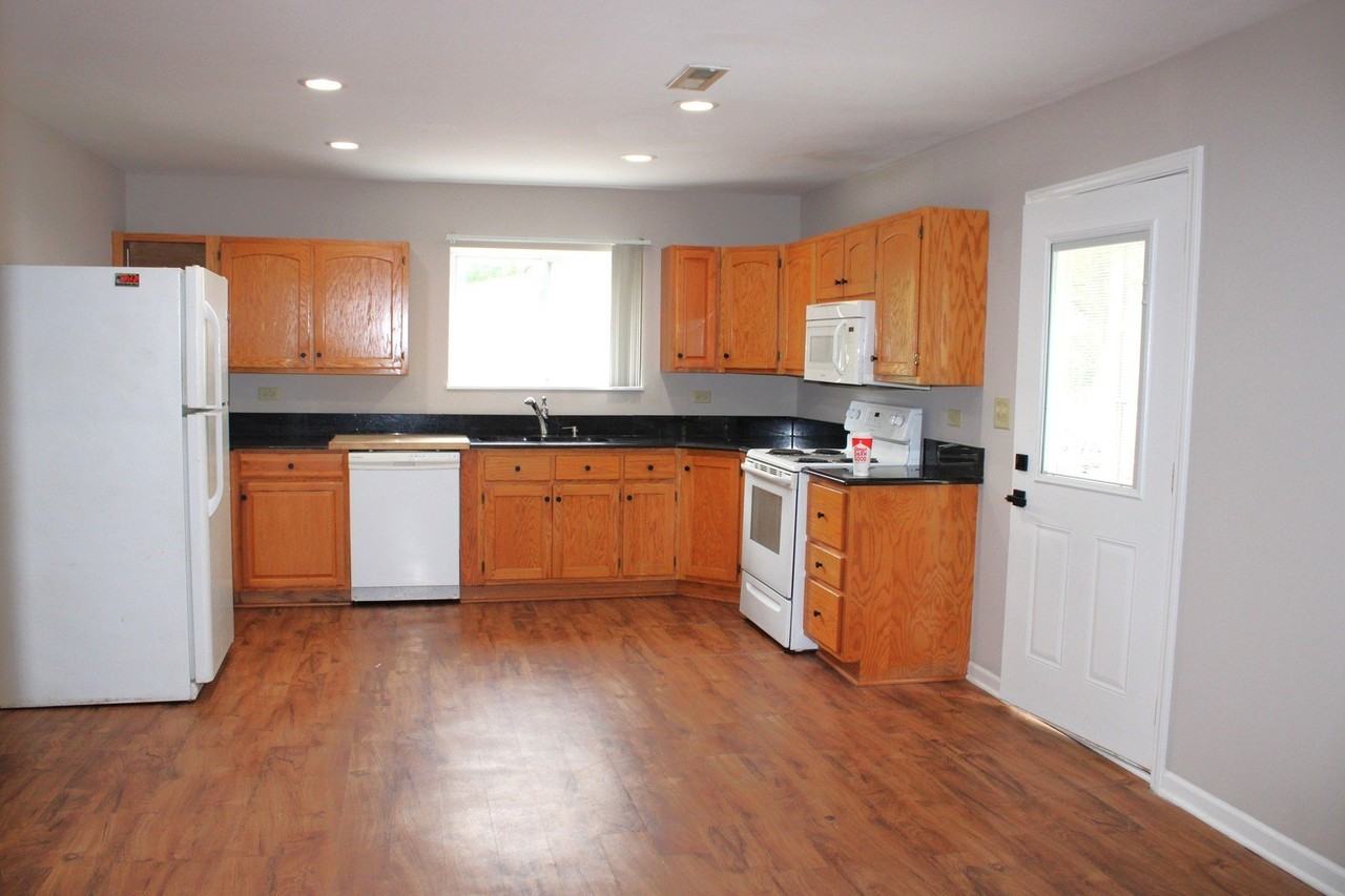480 N 3rd Ave - Photo 2 of 11