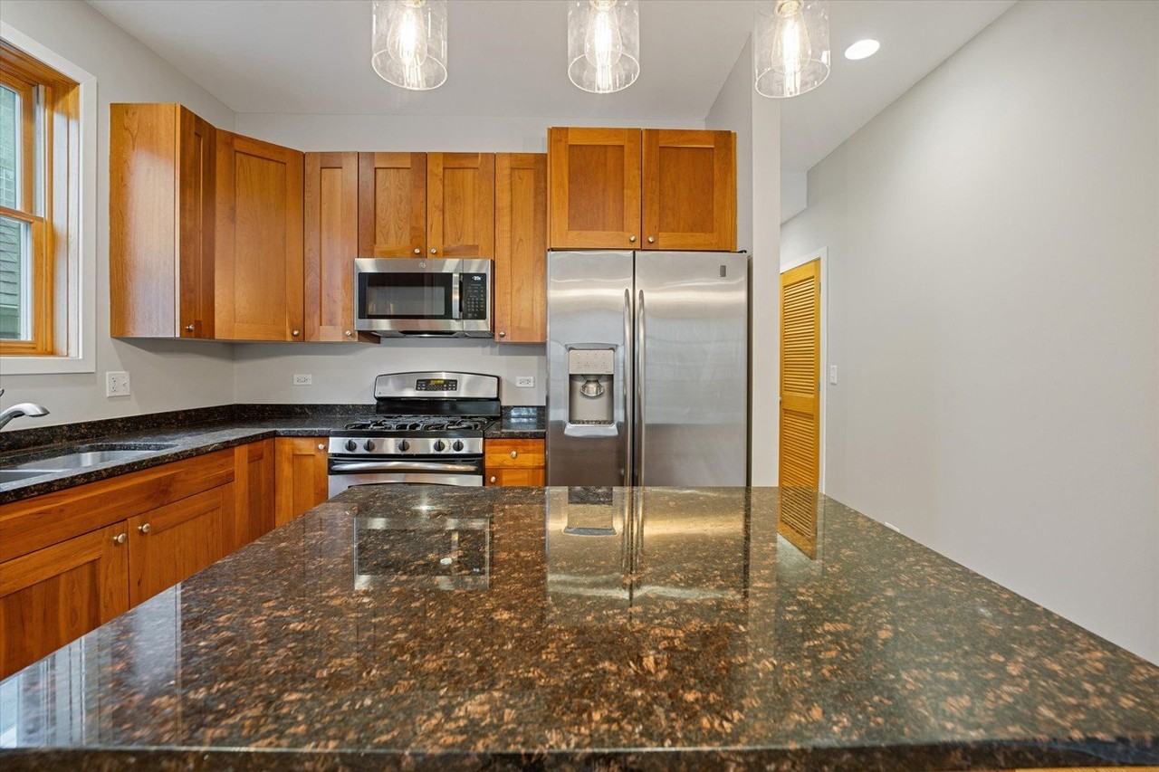 1855 W Armitage Ave #2 - Photo 7 of 16