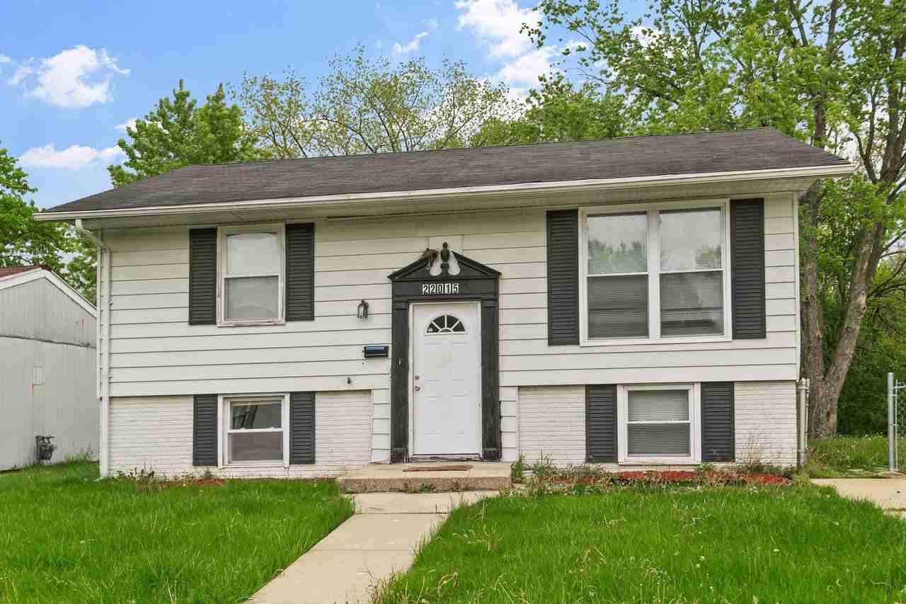 22015 E Churchill Dr