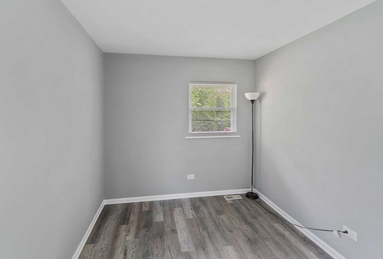 22015 E Churchill Dr - Photo 7 of 15